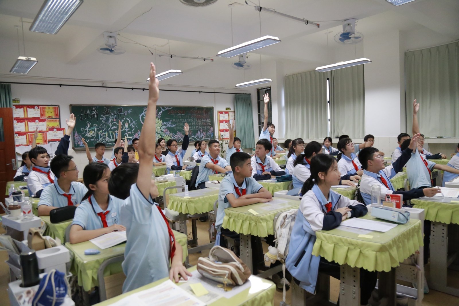 骁远中心讲师在北京师范大学贵阳附属中学开展互动普法课堂